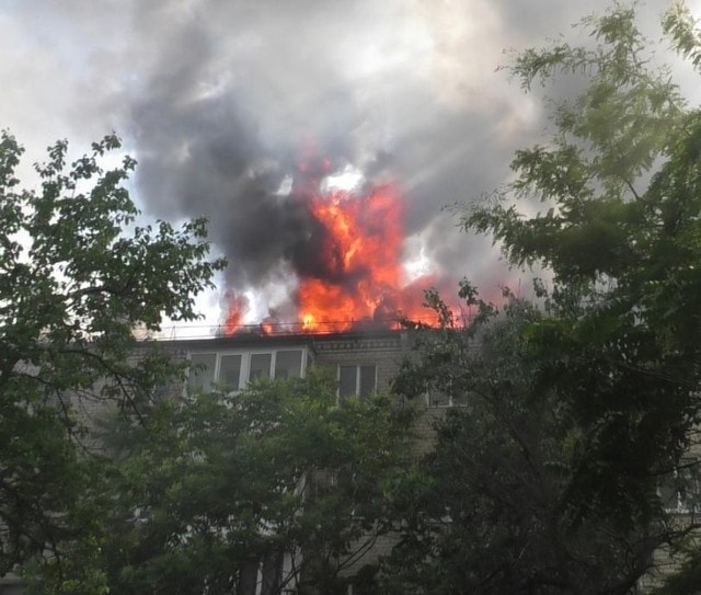 Пострадавшим во время пожара в 5-этажном доме выделили помощь