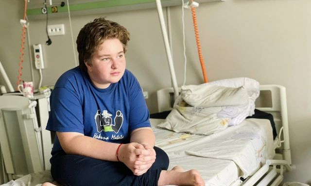 13-летнего херсонца, пострадавшего во время обстрела, прооперировали в «Охматдите»