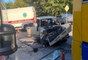 ДТП в Камышанах – легковая машина въехала в автобус