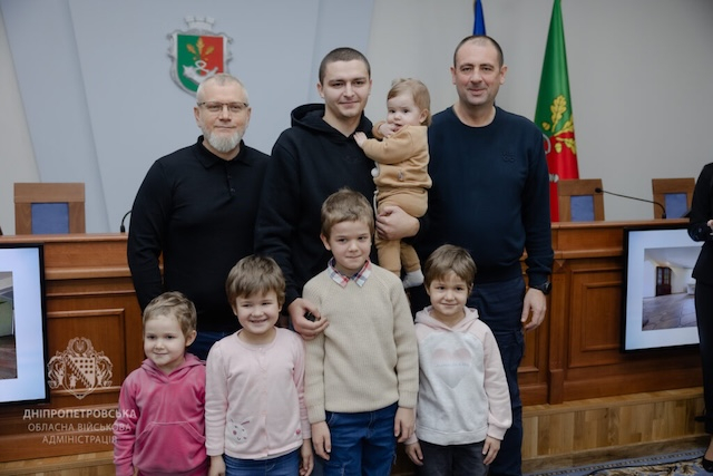 В Кривом Роге 10 детских домов семейного типа получили новое жилье