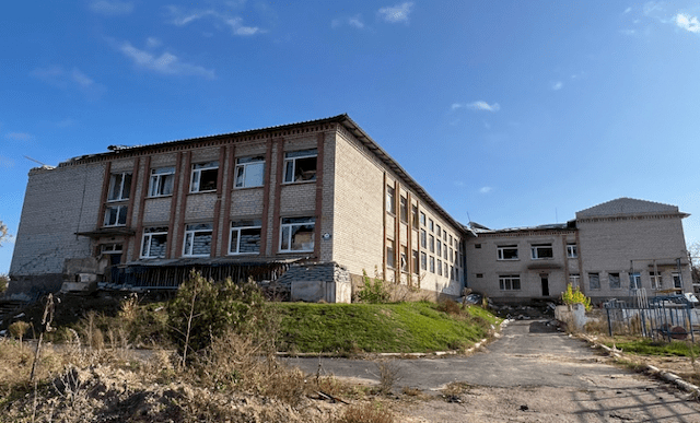 В поселке Великая Александровка планируют отремонтировать три учебных заведения