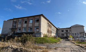 В поселке Великая Александровка планируют отремонтировать три учебных заведения