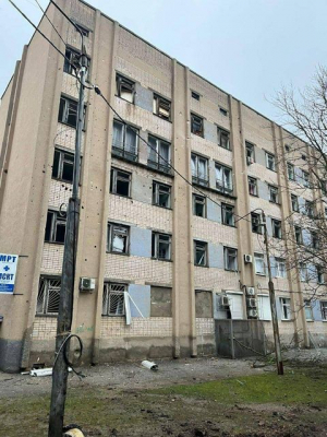 Оккупанты цинично обстреляли родильный дом в Херсоне