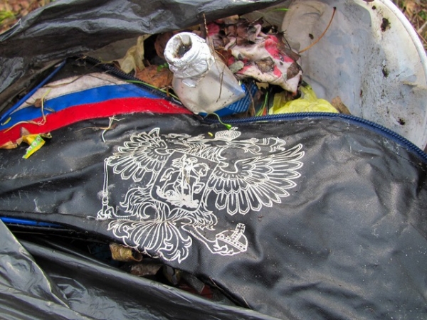 В Гидропарке убирали активисты