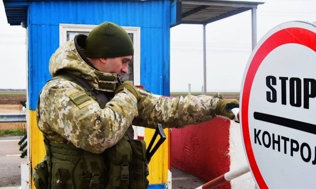 Должников по алиментам и кредитам могут не пустить в Крым