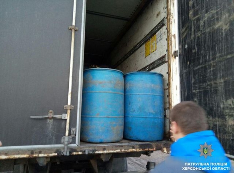 Во время отработки трассы правоохранители задержали водителя, незаконно перевозившего спирт