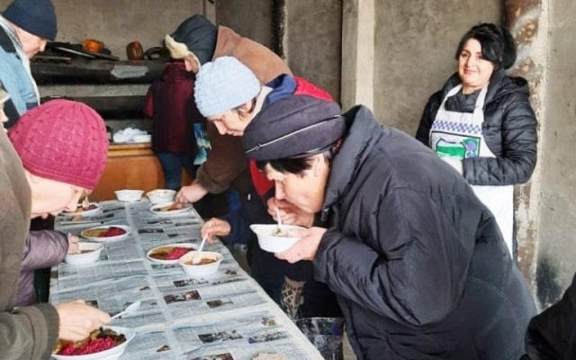 В Новой Каховке кормят бездомных, а в Херсоне – восстанавливают для них приют