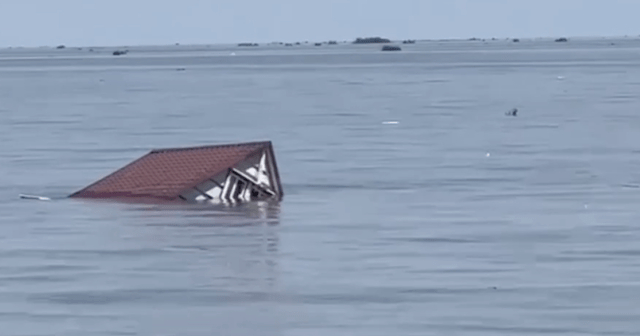 Боеприпасы, которые вынесены потоком воды в море, детонируют