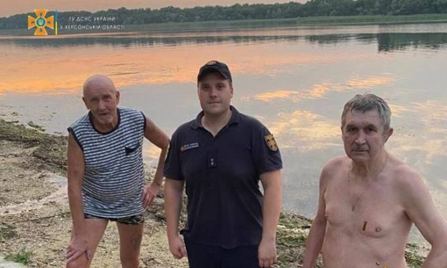 В Новой Каховке на резиновой лодке едва не утонули двое мужчин