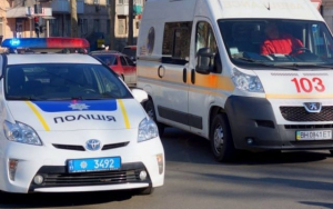 В микрорайоне Корабел дебошир поджог машину, бил окна и грозился покончить с собой