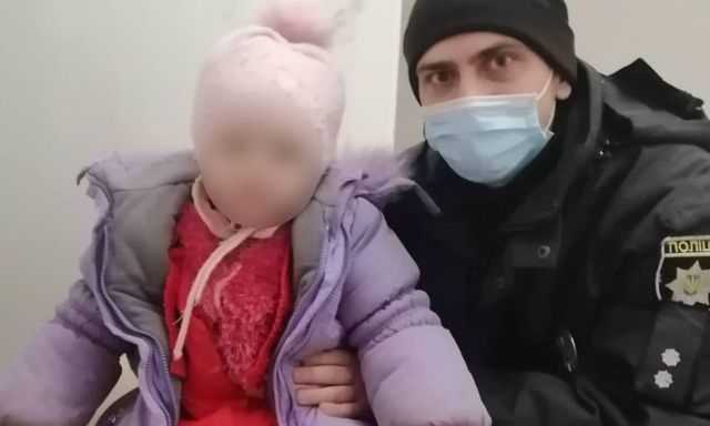 У пьяной матери забрали двоих маленьких детей