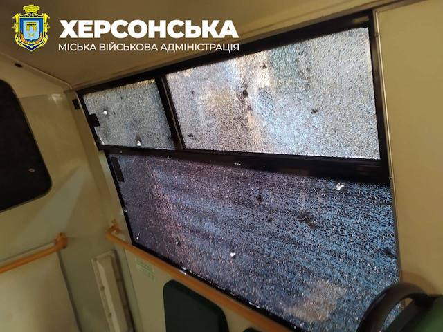 Вражеский беспилотник снова атаковал общественный транспорт в Херсоне