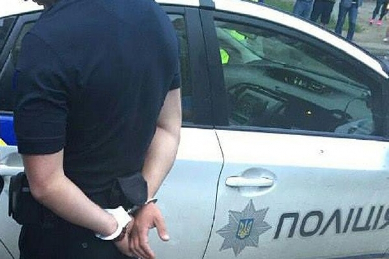 Убийца выбежал из квартиры и попал в «объятия» правоохранителей