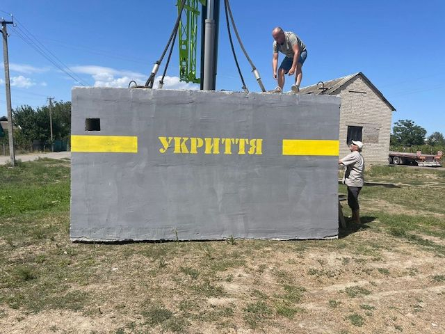 В селах на линии огня установили еще шесть мобильных укрытий