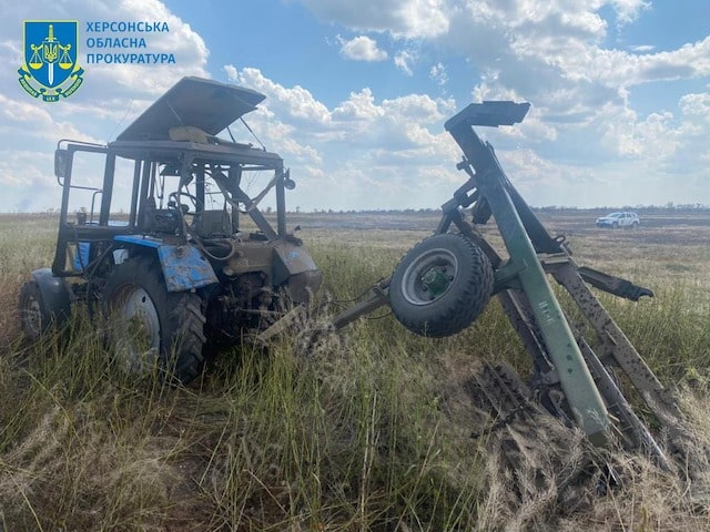 В поле в Бериславском районе трактор наехал на неизвестный боеприпас - есть пострадавший