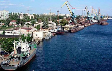 Морской порт в Херсоне перешел на четырехдневную рабочую неделю