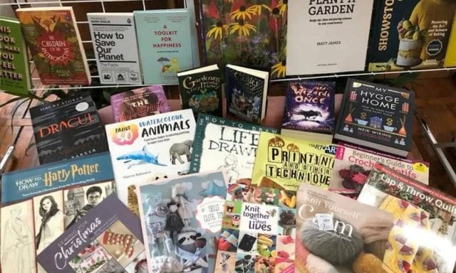 Библиотека для юношества получила новые книги на английском языке