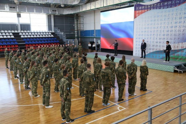 Подростков из левобережья отправят в центры боевой подготовки в РФ