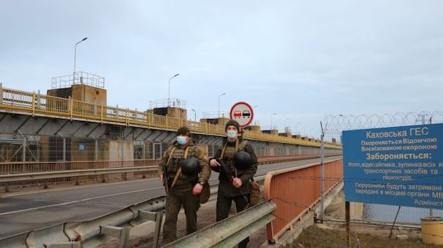 Оккупанты превратили Каховскую ГЭС в военный объект