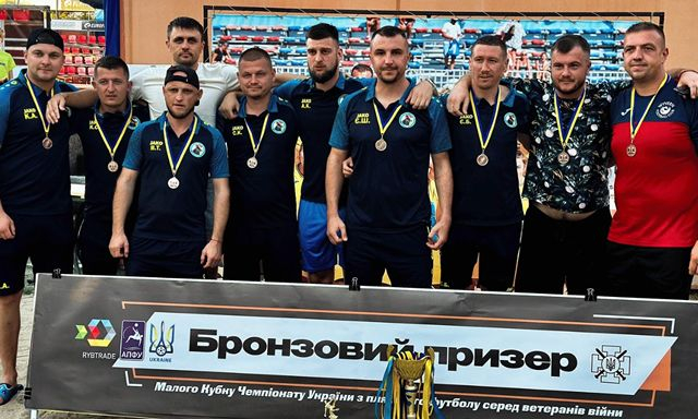 Спасатели Херсонщины завоевали бронзовую награду на соревнованиях по пляжному футболу