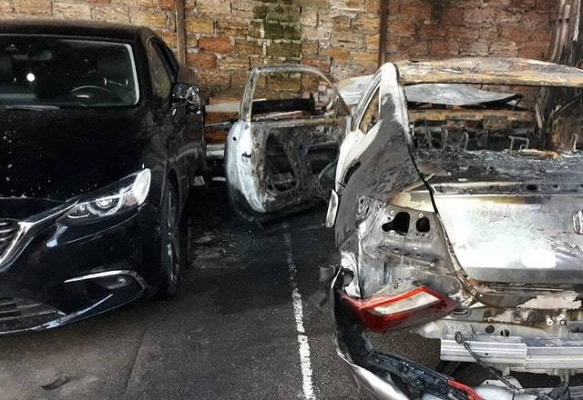 Ночью в Херсоне горели легковые автомобили