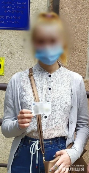 15-летнюю херсонку взяли под опеку ювенальные полицейские