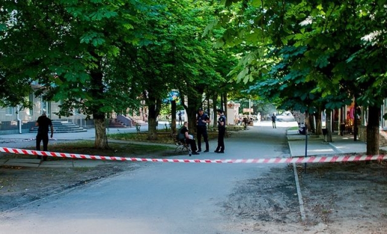 В Херсоне кто-то забыл на остановке пакет с гранатой