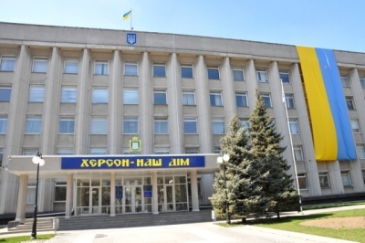 Мэр Херсона избегает повестки в суд
