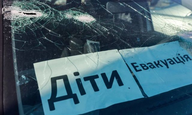 Оккупанты обстреляли гражданский автомобиль с детьми – есть пострадавшие