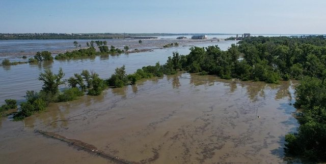 Российские оккупанты первыми пострадали во время подрыва Каховской ГЭС