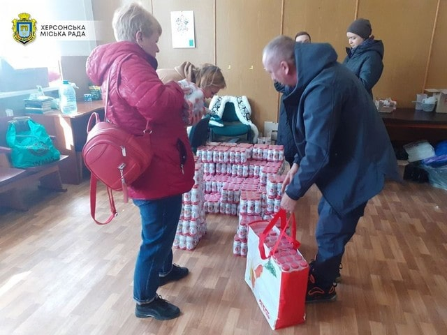 Около 16-ти тысяч жителей Суворовского района Херсона получили гуманитарную помощь