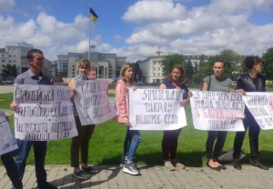Реакция на протесты – в Белозерской территориальной громаде не будут закрывать школы