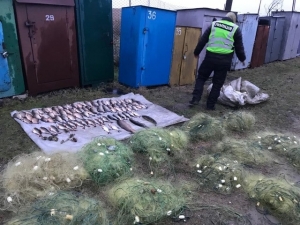 На рассвете водные полицейские обнаружили двух браконьеров (фото)
