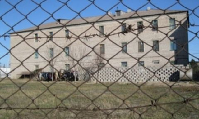 Житель пос. Калиновское арестован на 6 месяцев – издевался над сестрой