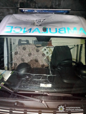 Во время обстрела Херсона враг сбросил взрывчатку на автомобиль скорой помощи