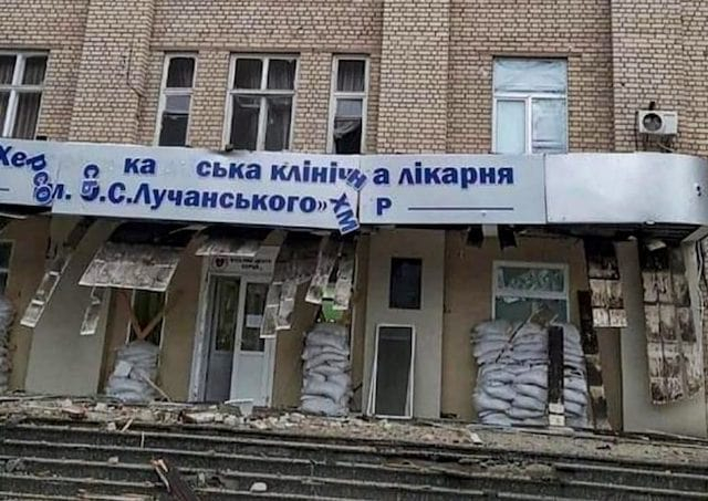 Россияне обстреляли Херсонскую городскую больницу им. Лучанского