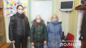 В Бериславском районе девочки-подростки сбежали со школы и домой не вернулись