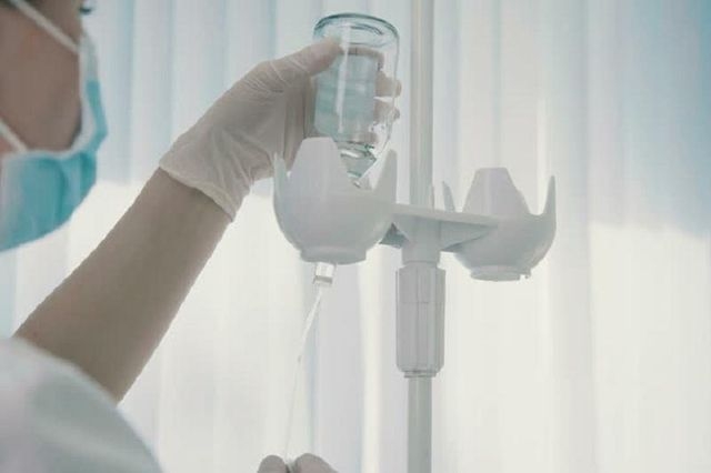 Состояние годовалой девочки, пострадавшей от рук отчима, остается тяжелым