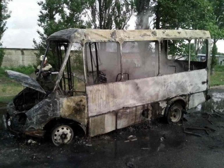 Вчера утром в Херсоне полностью сгорела пассажирская «Газель»