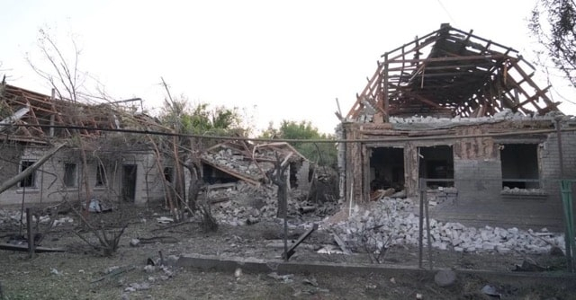 Враг за сутки разрушил многоквартирный дом и повредил восемь частных домостроений