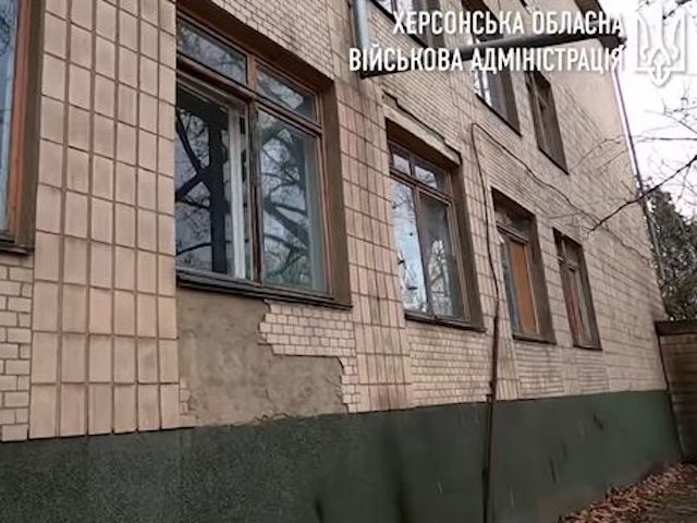 Оккупанты обстреляли больницу в Херсоне и станцию скорой помощи в Бериславе