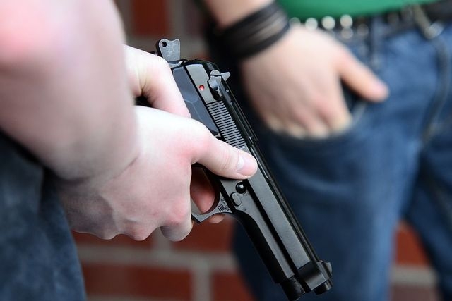 Подростковые «разборки» - в ход пошел травматический пистолет