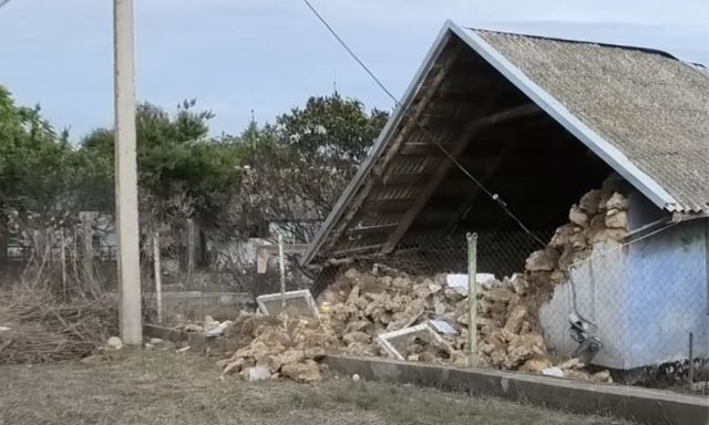 Во время обстрелов были ранены молодой человек и девушка