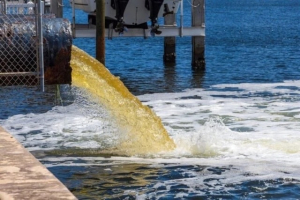 На оккупированной территории в Азов сливаются сточные воды