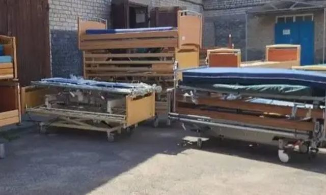 В Нововоронцовскую больницу переданы кровати для пациентов