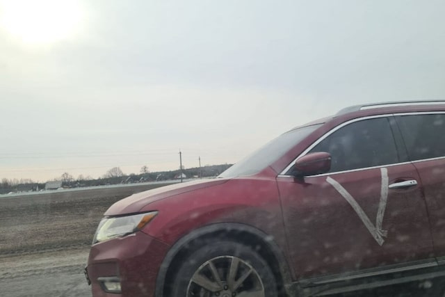Оккупанты поставили условие владельцам легковых автомобилей