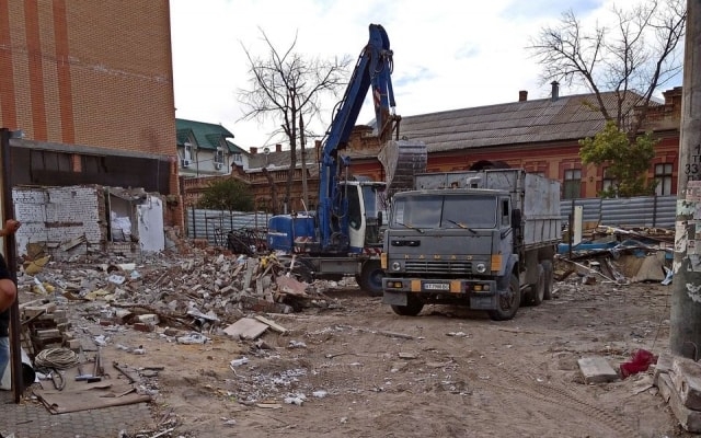 В центре Херсона на месте шашлычной строят жилой дом и кафе