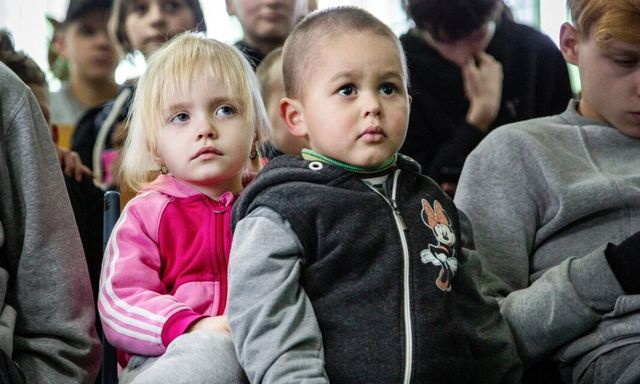 Оккупанты депортируют в Россию четырех детей из Херсона – им помогает врач-коллаборант