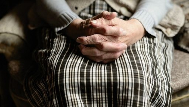 У престарелой жительницы Херсона украли все сбережения