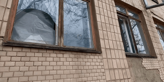 В поселке Новорайск началось восстановление поврежденных зданий